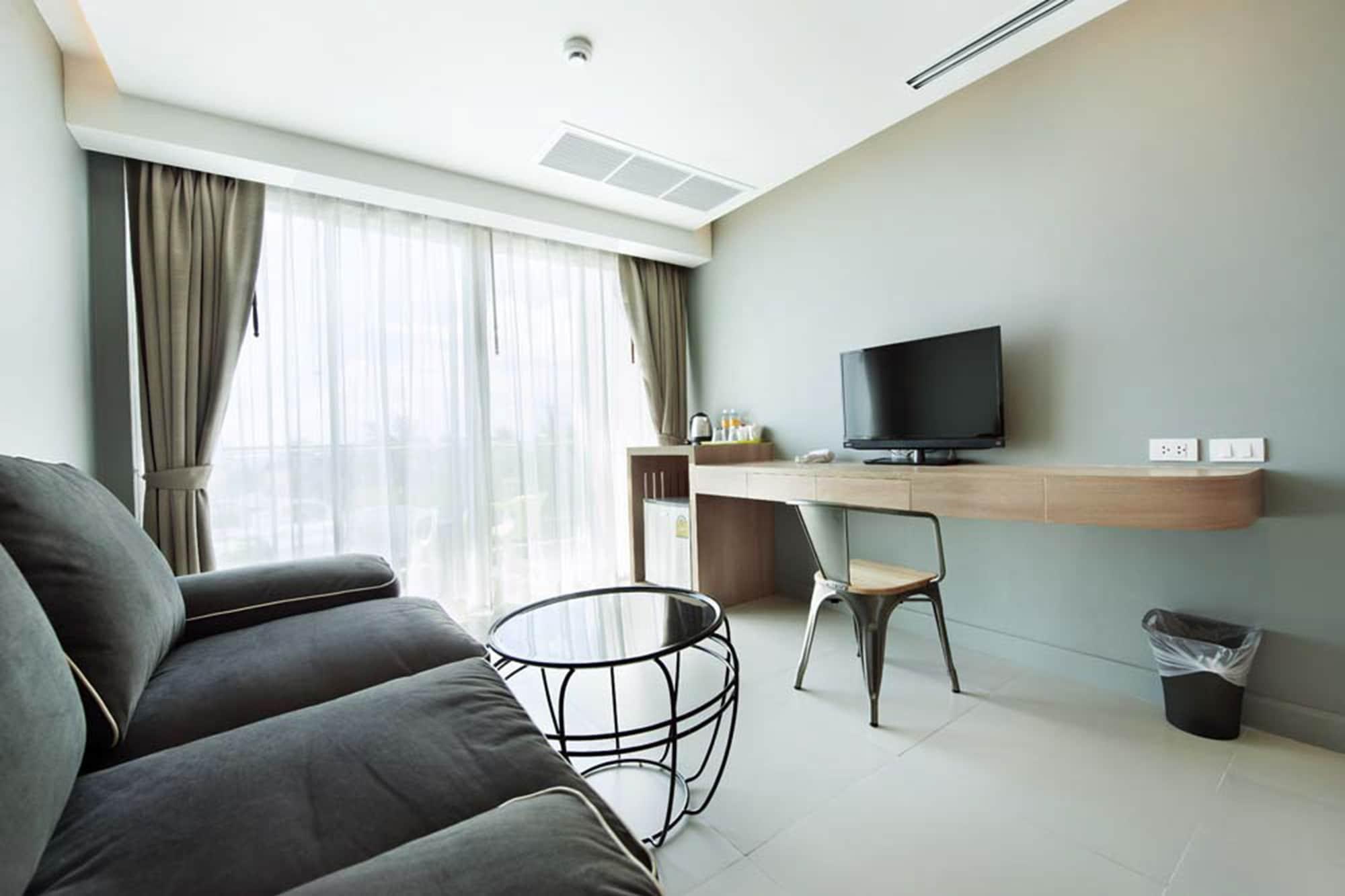 Ratana Patong Beach Hotel By Shanaya Exterior photo