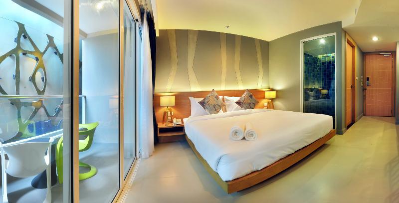 Ratana Patong Beach Hotel By Shanaya Exterior photo